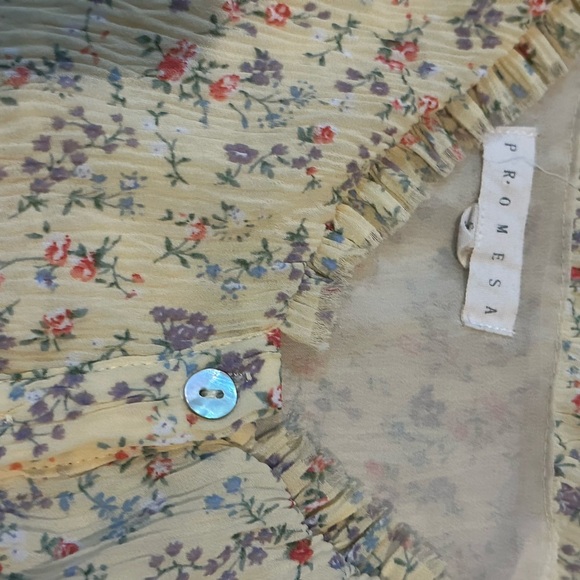 Promesa Yellow Floral Blouse with Button Accent - Picture 2 of 3